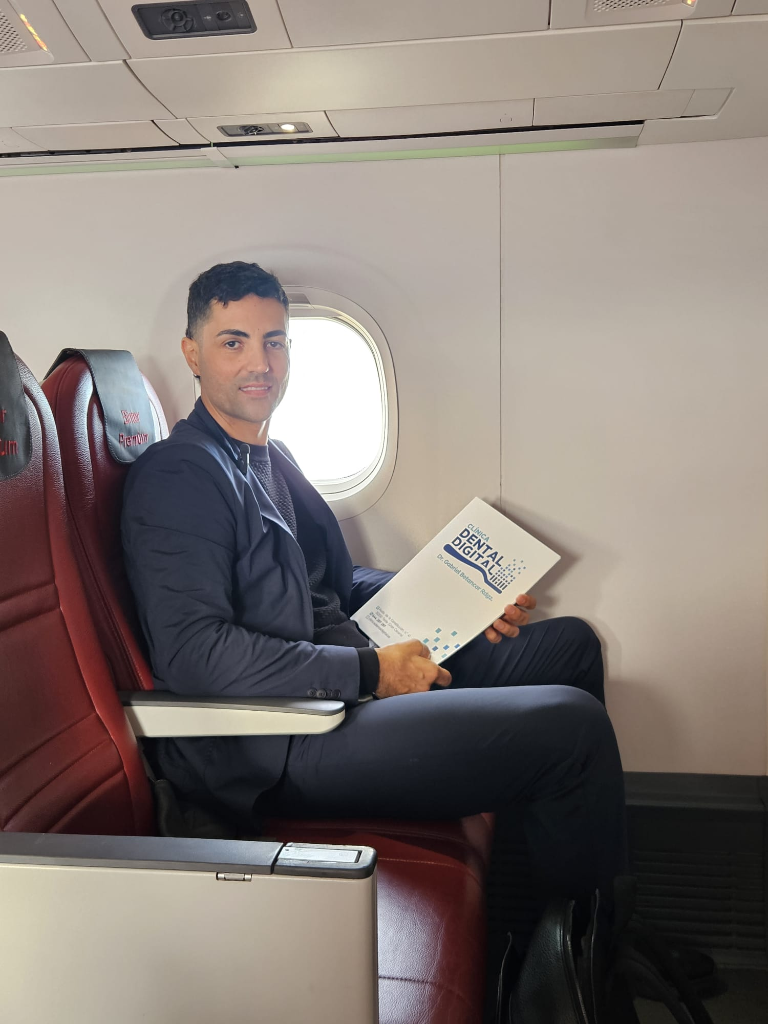 Dr. Gabriel Betancor Rodríguez en el vuelo de Binter rumbo a Madrid